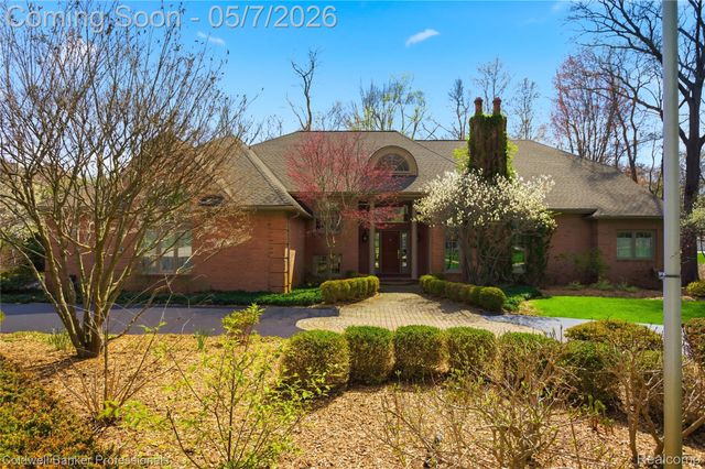 7520 Mistwood Drive, White Lake Charter Township, MI 48383