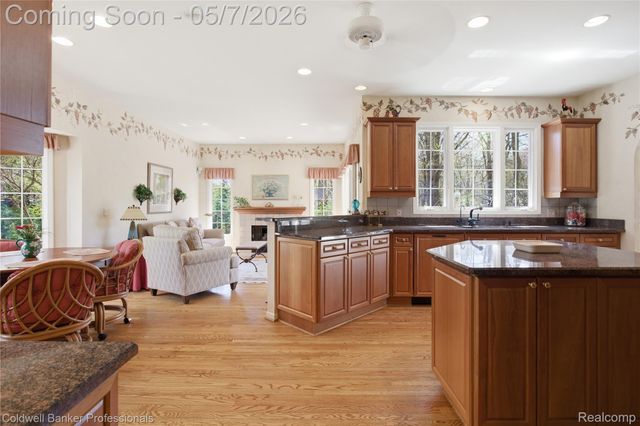 7520 Mistwood Drive, White Lake Charter Township, MI 48383