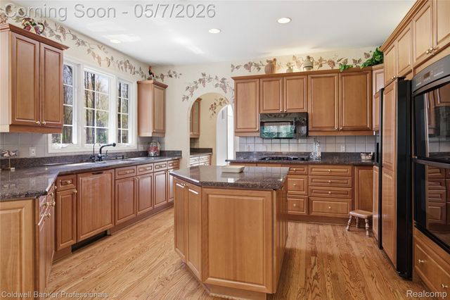 7520 Mistwood Drive, White Lake Charter Township, MI 48383