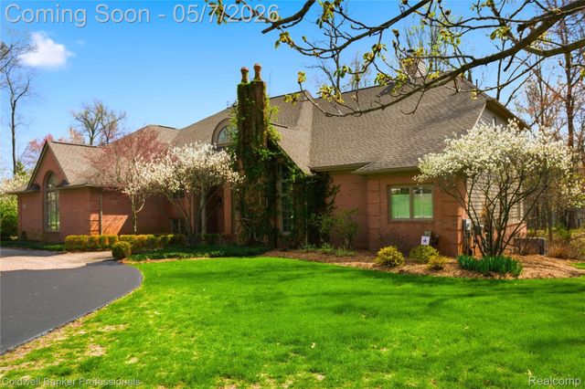 7520 Mistwood Drive, White Lake Charter Township, MI 48383
