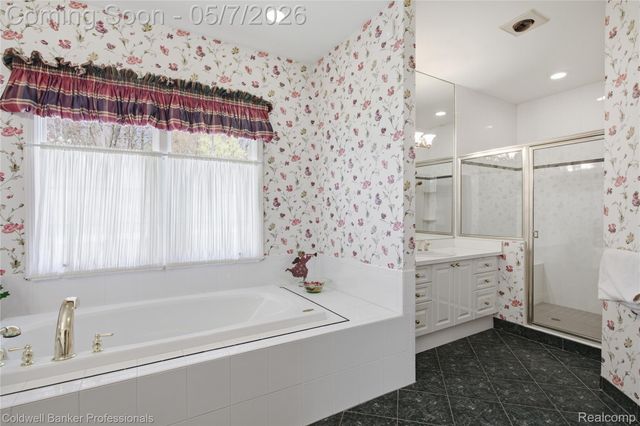7520 Mistwood Drive, White Lake Charter Township, MI 48383