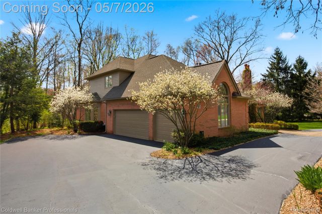 7520 Mistwood Drive, White Lake Charter Township, MI 48383