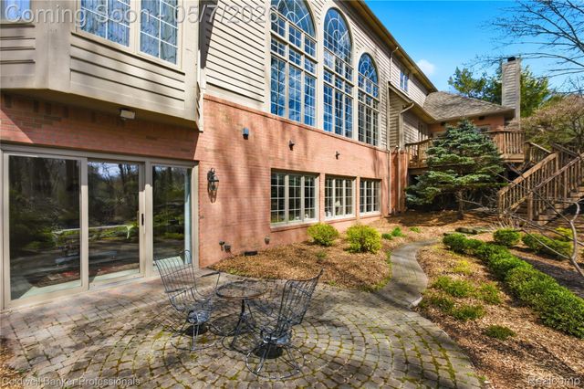 7520 Mistwood Drive, White Lake Charter Township, MI 48383