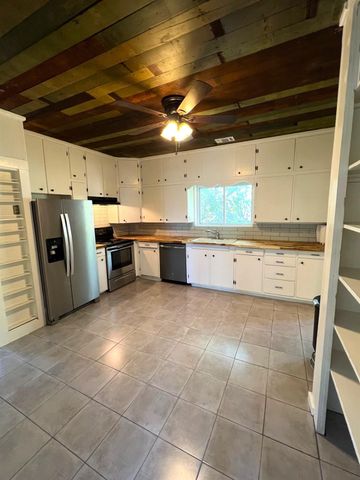 914 Back Street, Columbus, TX 78934