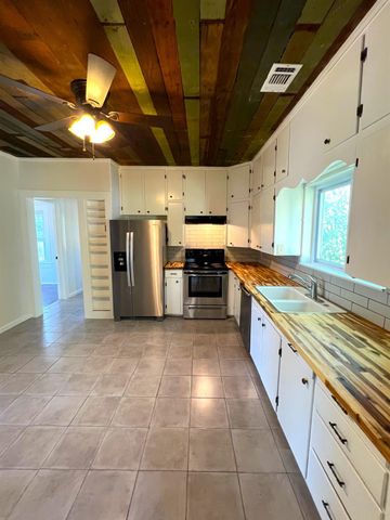 914 Back Street, Columbus, TX 78934