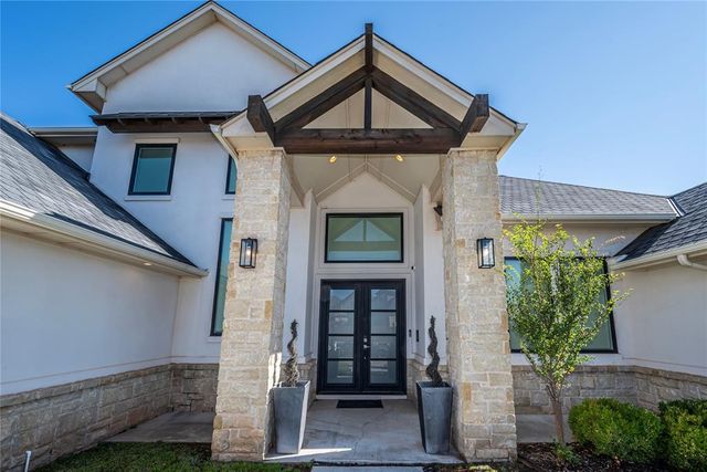 15400 Kestral Park Court, Edmond, OK 73013