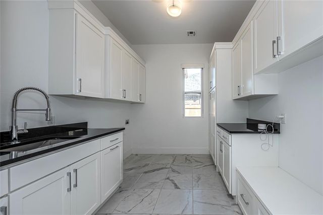 15400 Kestral Park Court, Edmond, OK 73013