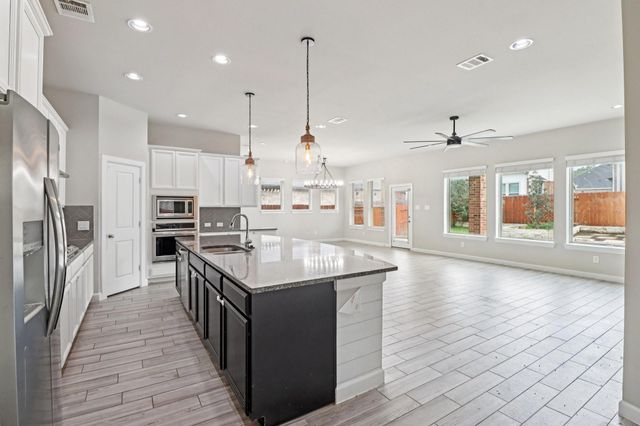 318 Westlake Terrace Drive, Conroe, TX 77304