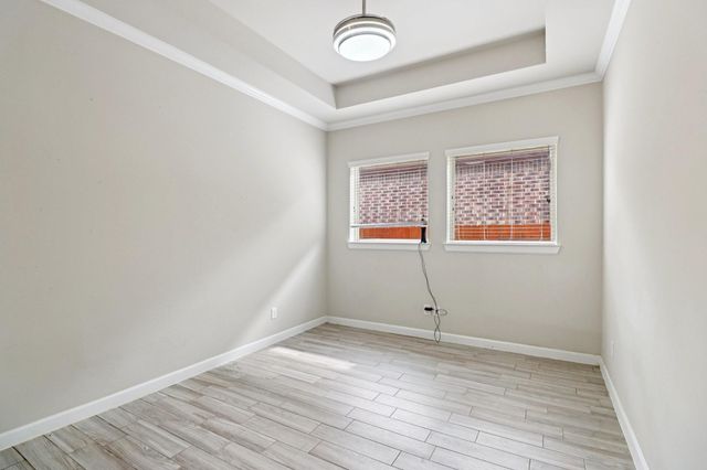 318 Westlake Terrace Drive, Conroe, TX 77304