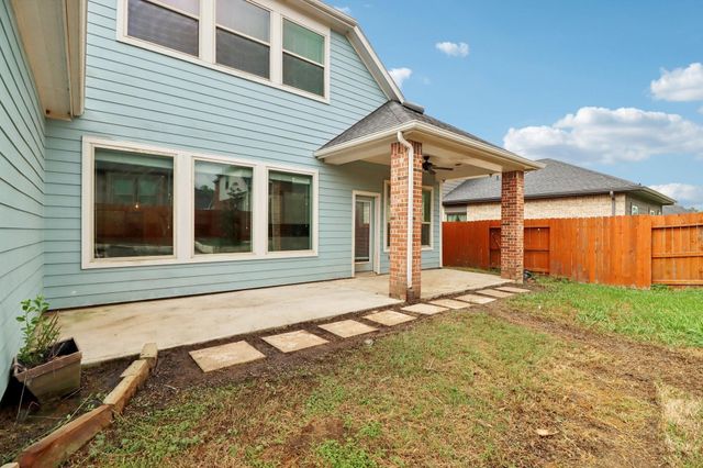 318 Westlake Terrace Drive, Conroe, TX 77304