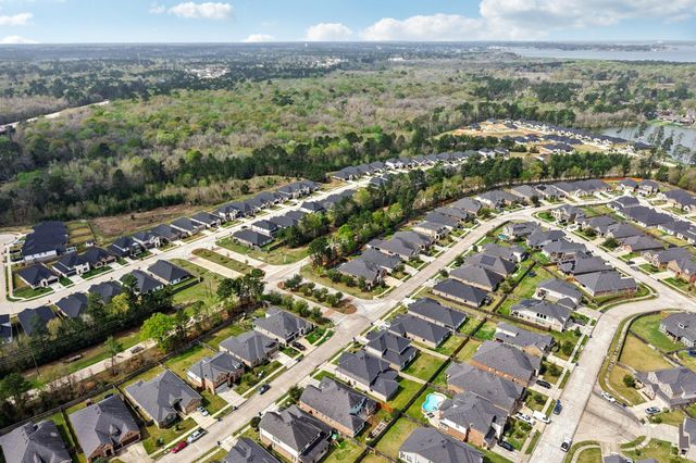 318 Westlake Terrace Drive, Conroe, TX 77304