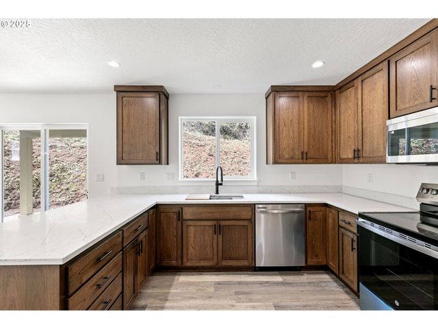 65 BANGLE Ct, Cottage Grove, OR 97424