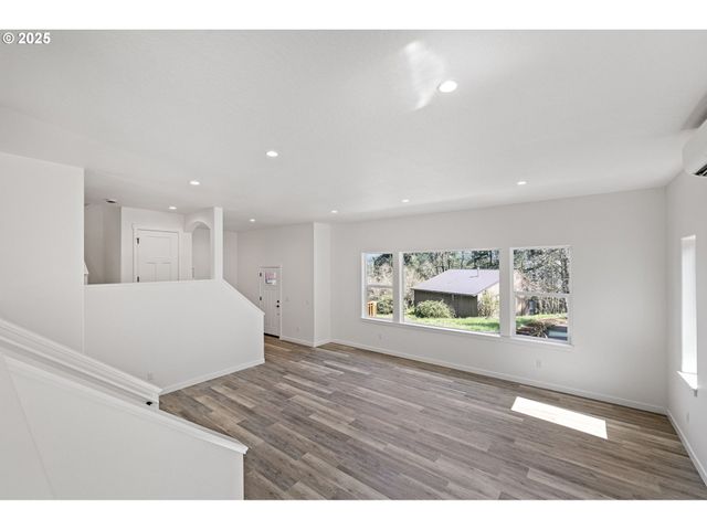 65 BANGLE Ct, Cottage Grove, OR 97424