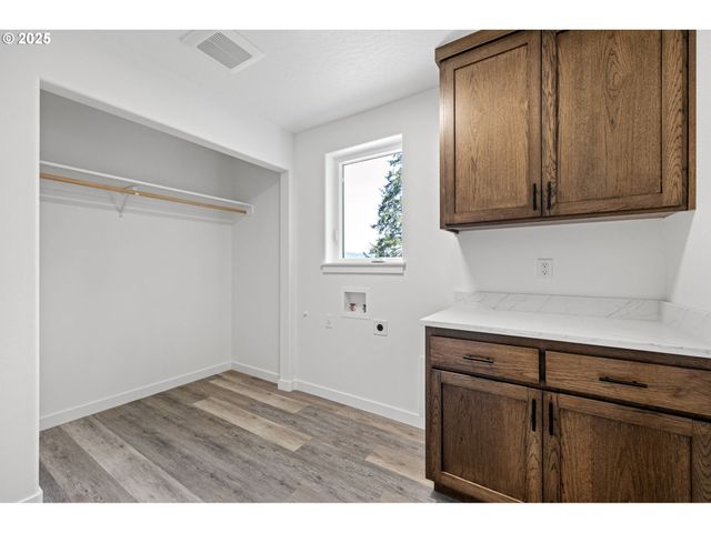 65 BANGLE Ct, Cottage Grove, OR 97424