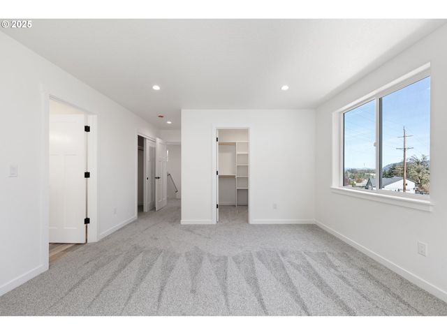 65 BANGLE Ct, Cottage Grove, OR 97424