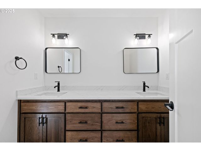 65 BANGLE Ct, Cottage Grove, OR 97424