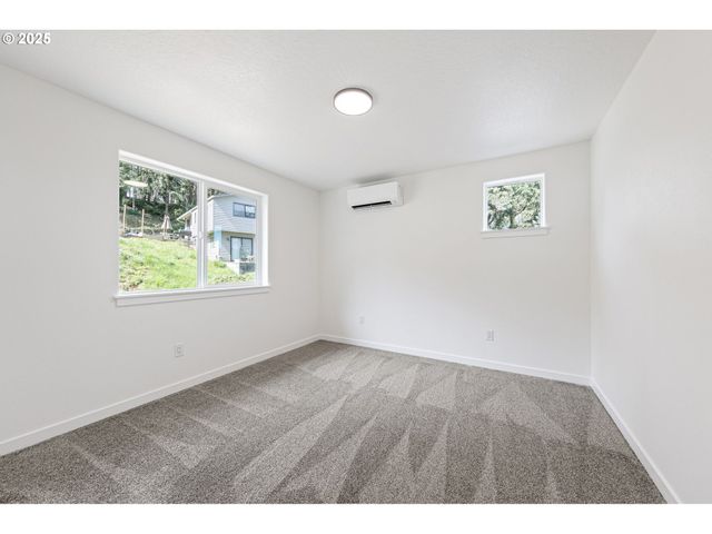 65 BANGLE Ct, Cottage Grove, OR 97424