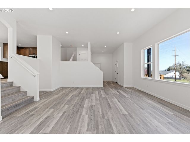 65 BANGLE Ct, Cottage Grove, OR 97424