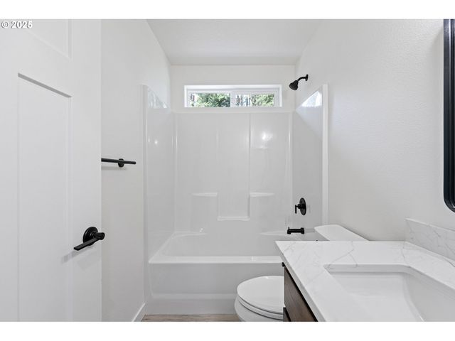 65 BANGLE Ct, Cottage Grove, OR 97424