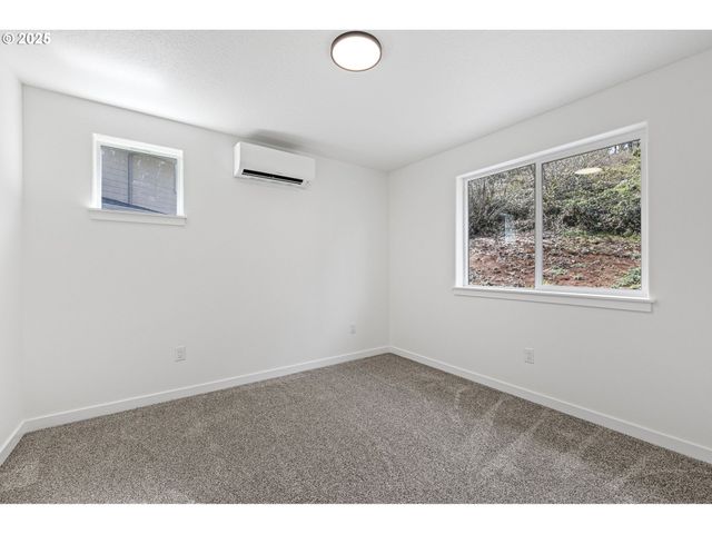 65 BANGLE Ct, Cottage Grove, OR 97424