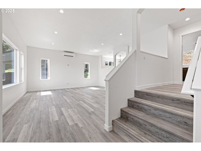 65 BANGLE Ct, Cottage Grove, OR 97424