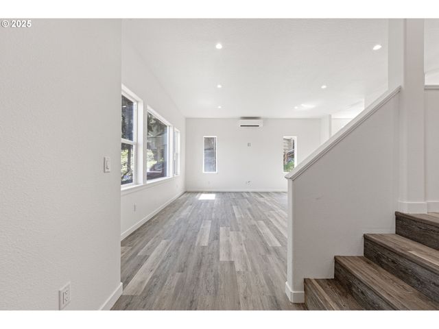 65 BANGLE Ct, Cottage Grove, OR 97424