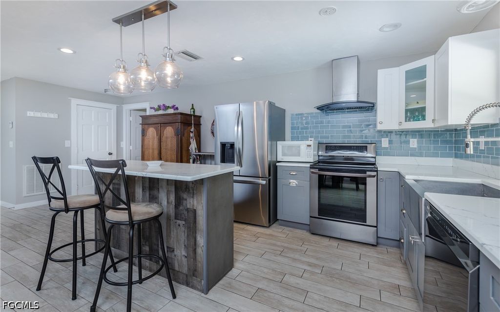 Image 13 of property listing at 5243 Sunnybrook CT, Cape Coral, FL 33904