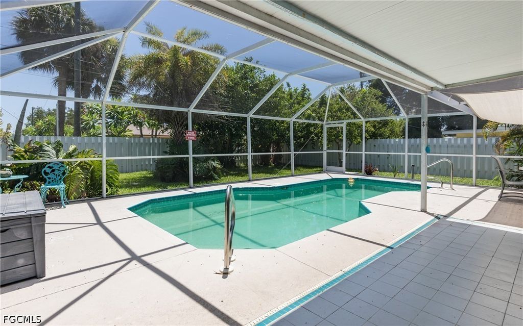 Image 2 of property listing at 5243 Sunnybrook CT, Cape Coral, FL 33904