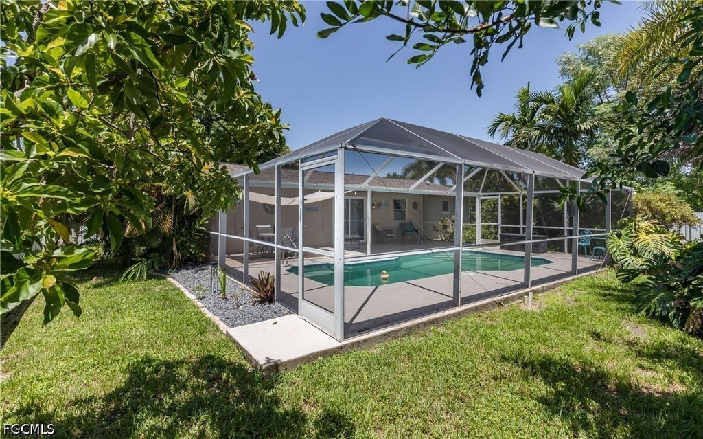 Image 20 of property listing at 5243 Sunnybrook CT, Cape Coral, FL 33904