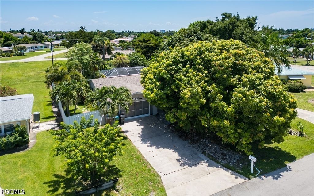 Image 21 of property listing at 5243 Sunnybrook CT, Cape Coral, FL 33904