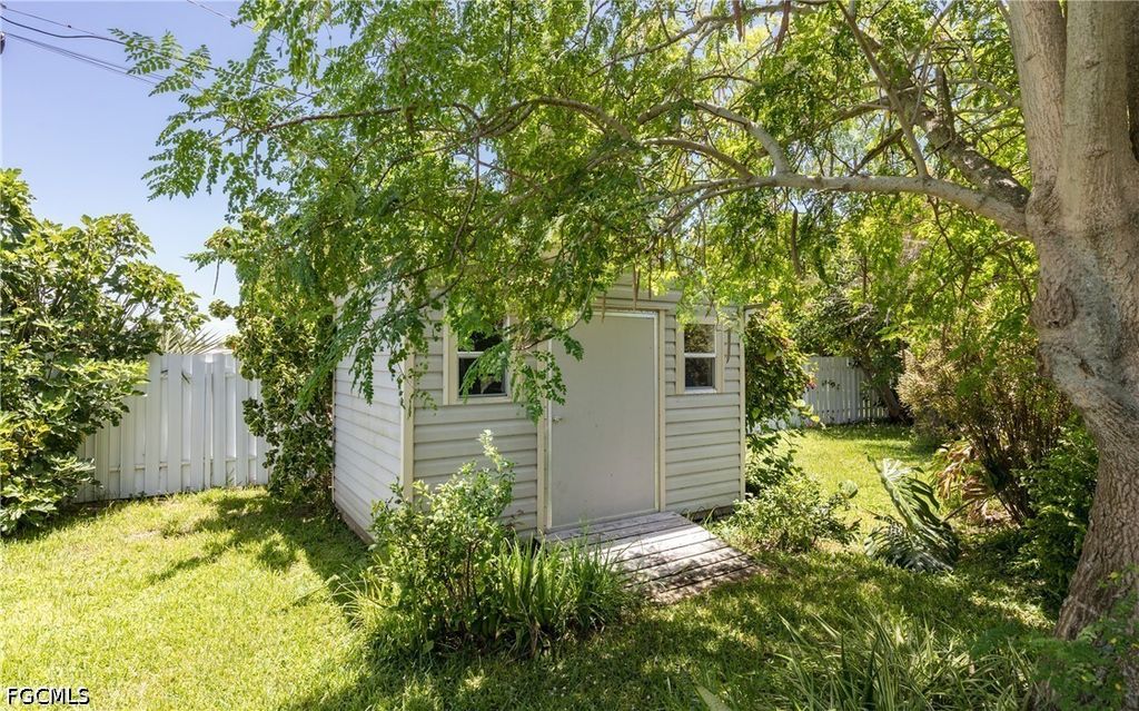 Image 27 of property listing at 5243 Sunnybrook CT, Cape Coral, FL 33904