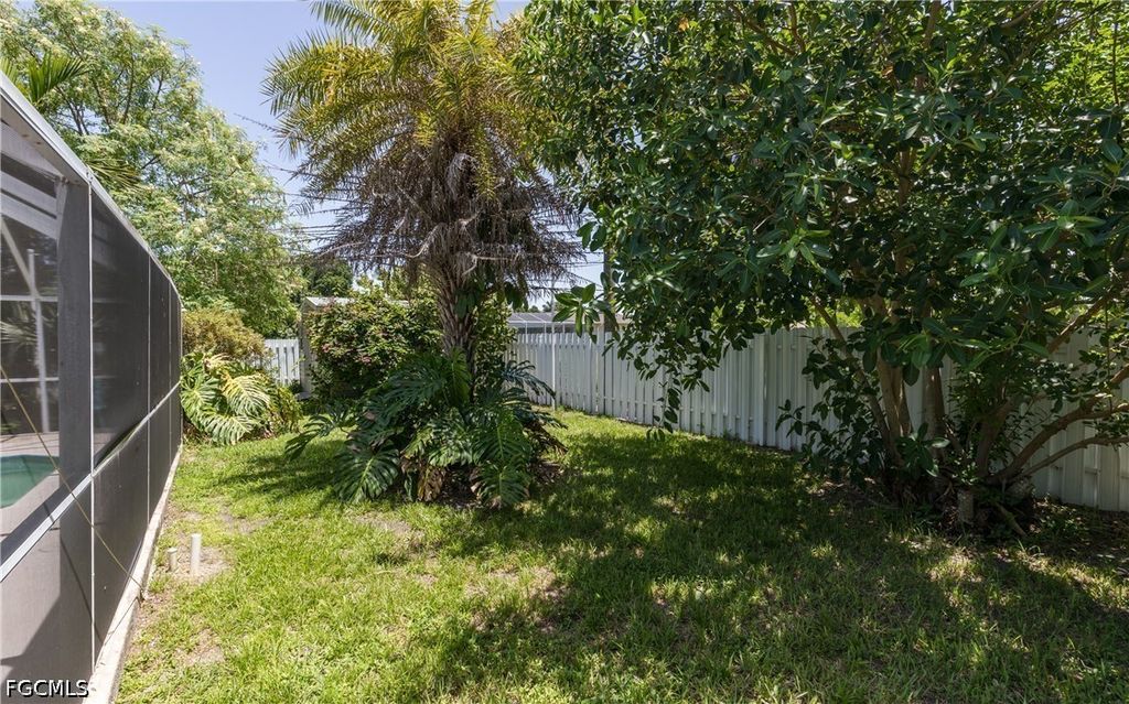 Image 28 of property listing at 5243 Sunnybrook CT, Cape Coral, FL 33904