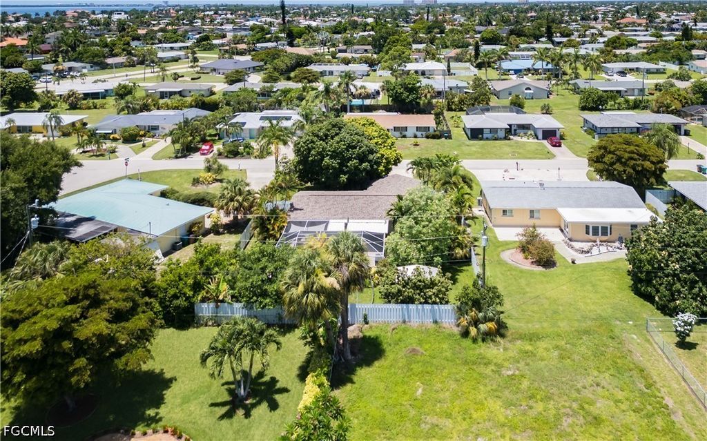 Image 29 of property listing at 5243 Sunnybrook CT, Cape Coral, FL 33904