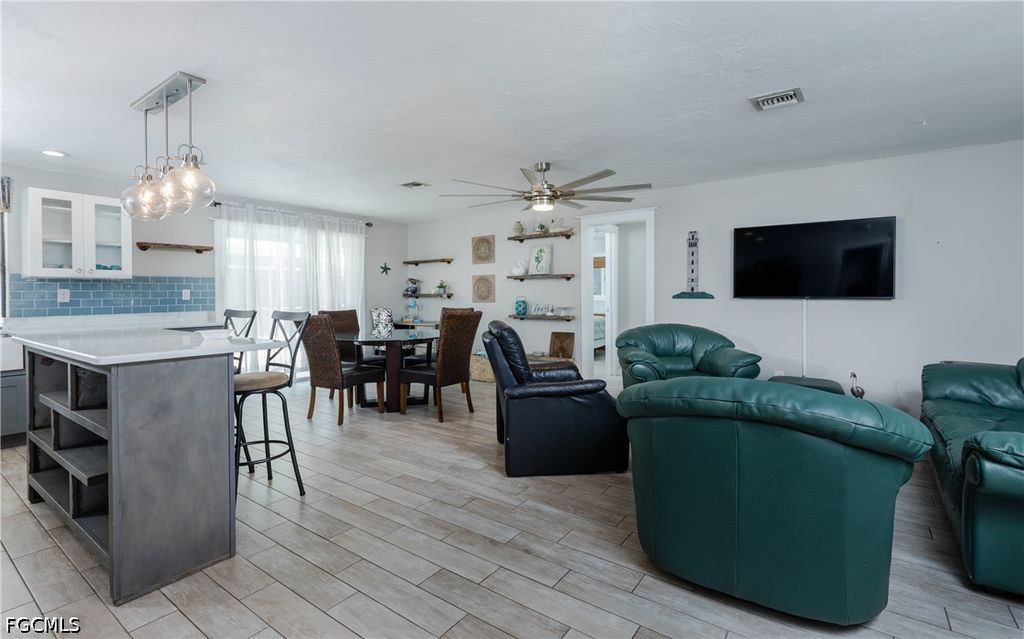 Image 3 of property listing at 5243 Sunnybrook CT, Cape Coral, FL 33904