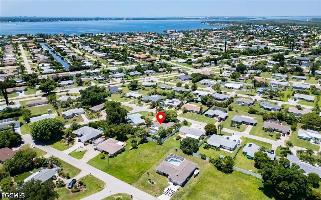 Image 8 of property listing at 5243 Sunnybrook CT, Cape Coral, FL 33904