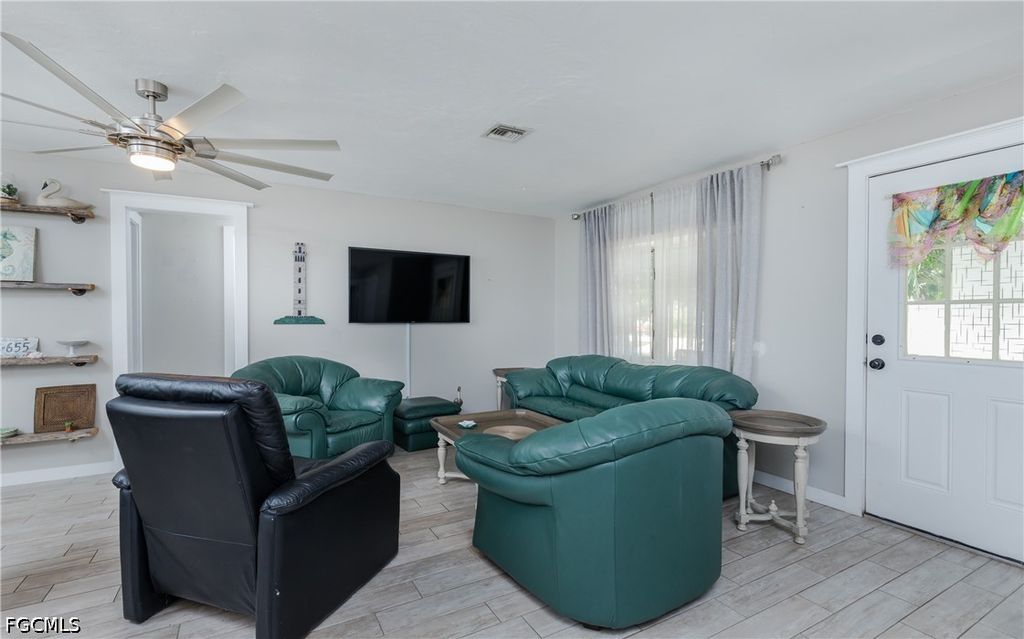 Image 9 of property listing at 5243 Sunnybrook CT, Cape Coral, FL 33904