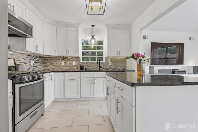 2402 Hamlette Place, Scotch Plains, NJ 07076