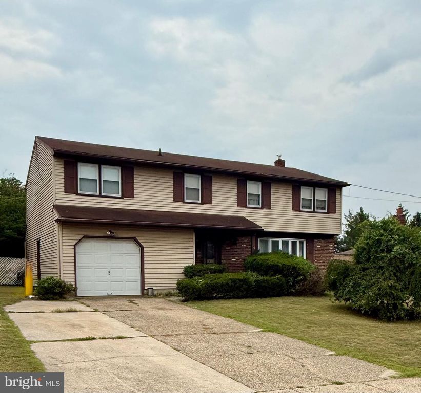 17 BEECHTREE DR, Cinnaminson, NJ 08077