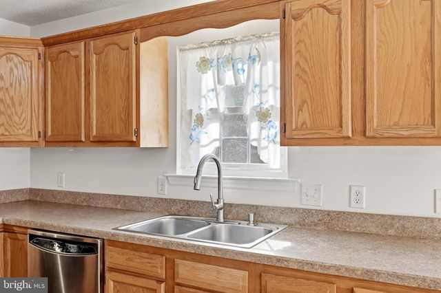 104 FOXGLOVE DR, Winchester, VA 22602