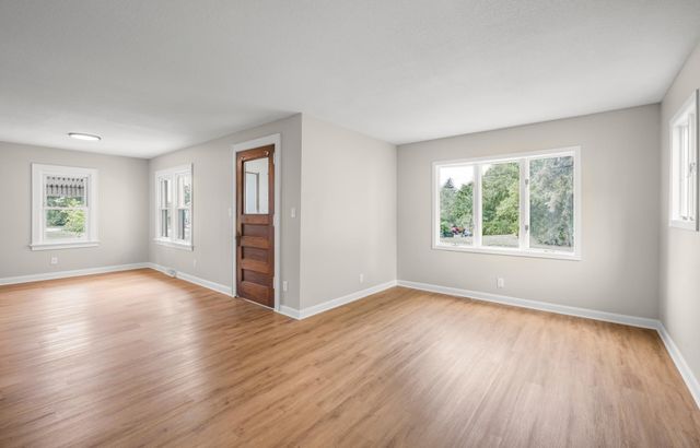 756 Mcknight Road N, Maplewood, MN 55119