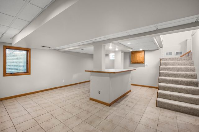 756 Mcknight Road N, Maplewood, MN 55119