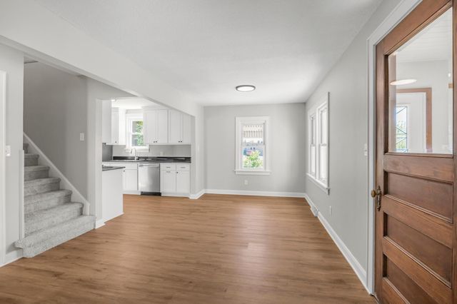 756 Mcknight Road N, Maplewood, MN 55119
