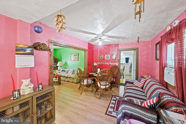 2097 COLES POINT RD, Hague, VA 22469