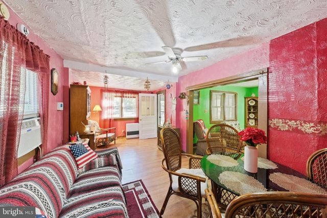 2097 COLES POINT RD, Hague, VA 22469