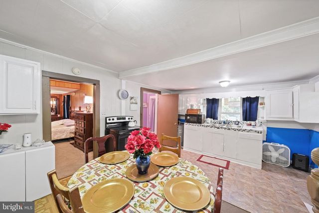 2097 COLES POINT RD, Hague, VA 22469