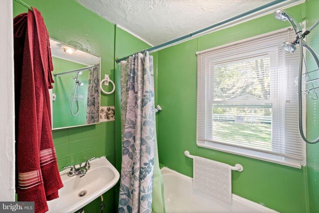 2097 COLES POINT RD, Hague, VA 22469