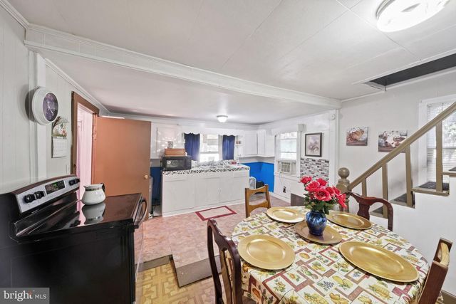 2097 COLES POINT RD, Hague, VA 22469