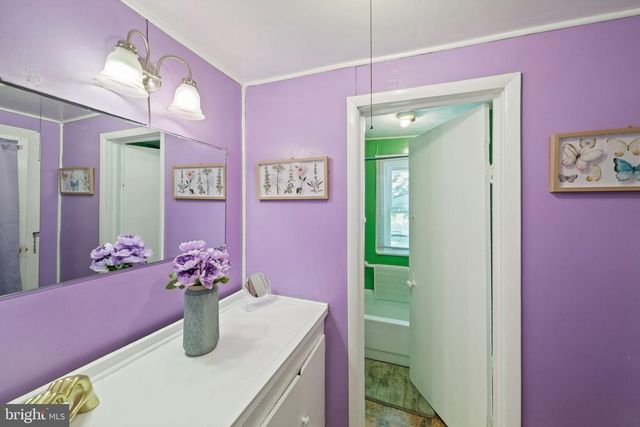 2097 COLES POINT RD, Hague, VA 22469