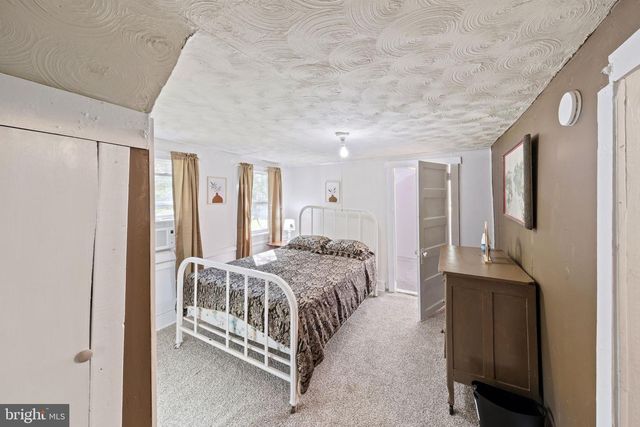 2097 COLES POINT RD, Hague, VA 22469