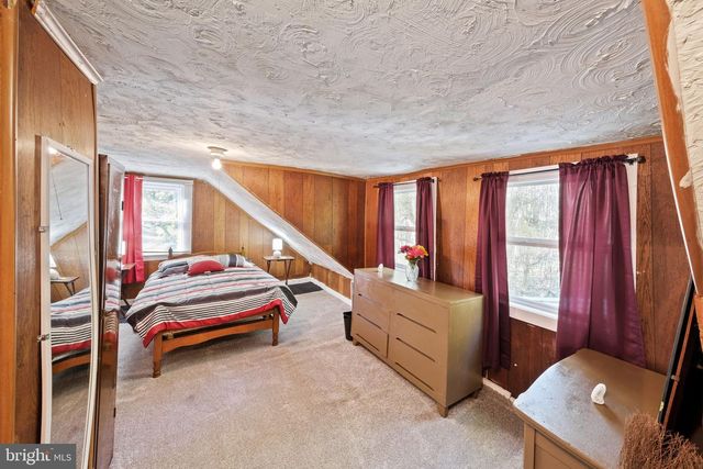 2097 COLES POINT RD, Hague, VA 22469